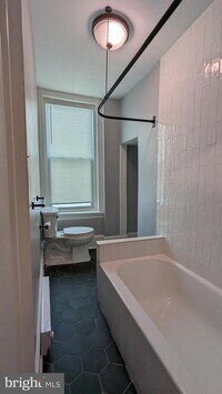 133 W Sharpnack St photo'