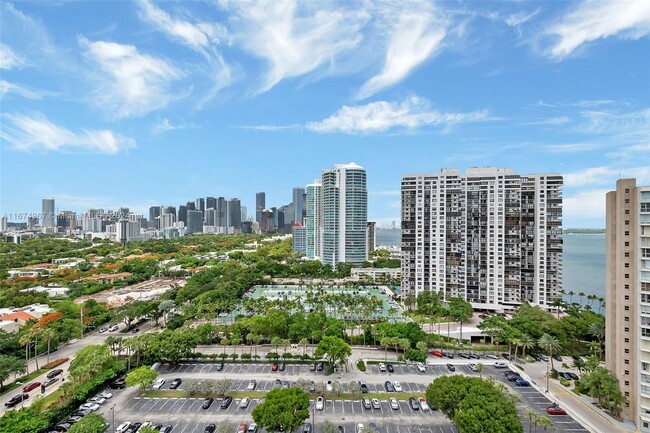 2475 Brickell Ave in Miami, FL - Building Photo - Building Photo