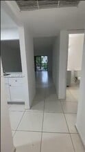 861 NE 209th Terrace in Miami, FL - Foto de edificio - Building Photo