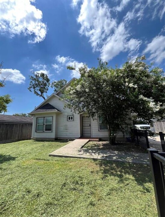 2520 Bennington St in Houston, TX - Foto de edificio