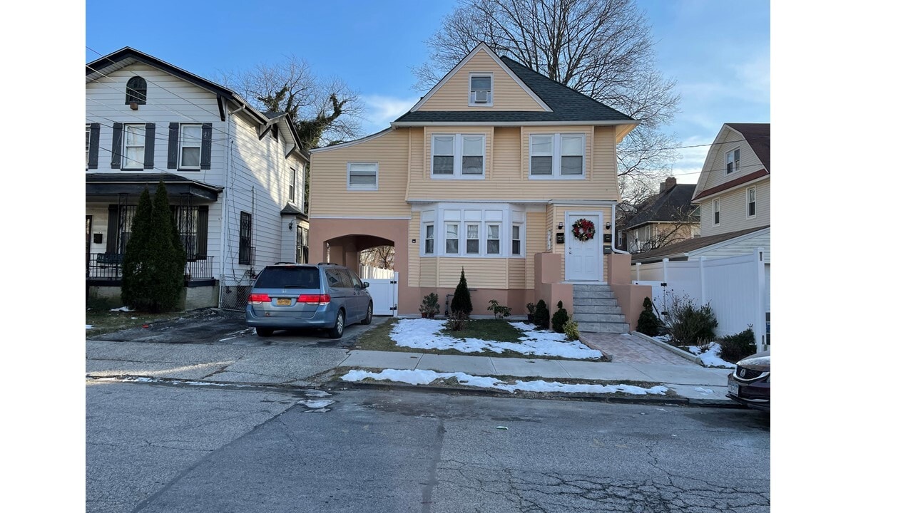 48 Adams St, Unit #1 in Mount Vernon, NY - Building Photo