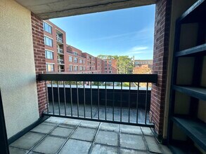 85 Brainerd Rd, Unit 303 in Boston, MA - Foto de edificio - Building Photo