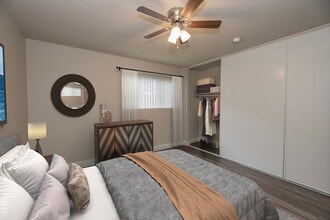 Fulton Oaks Apartments in Sacramento, CA - Building Photo - Building Photo