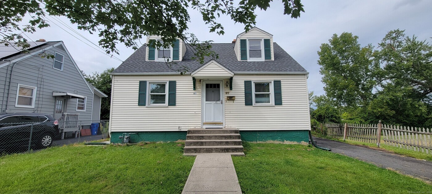 87 Ellington St in Hartford, CT - Building Photo