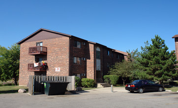 Baldwin Greens Apartments in Palatine, IL - Building Photo - Building Photo