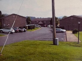 301 Locust Heights Dr in Clarksburg, WV - Building Photo
