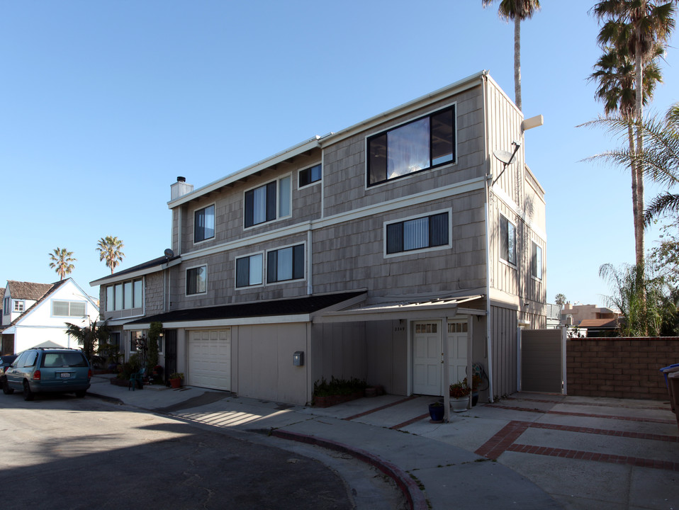 2345-2349 Zephyr Ct in Ventura, CA - Building Photo