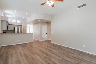 7818 S Castle Bay St in Tucson, AZ - Foto de edificio - Building Photo