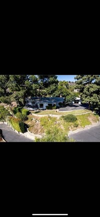 2182 Ahuacate Rd in La Habra Heights, CA - Building Photo - Building Photo