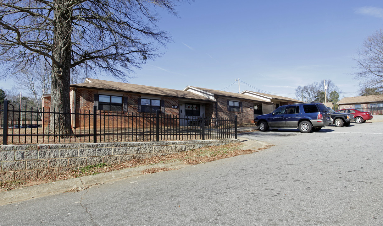 West Gate Apartments in Easley, SC - Building Photo