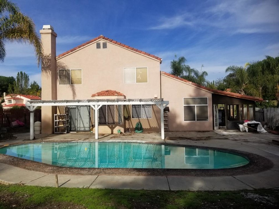 1501 Via Salerno in Escondido, CA - Foto de edificio