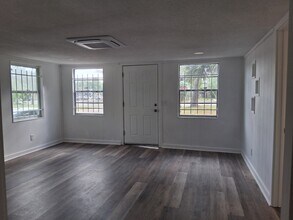 2904 Moncrief Rd in Jacksonville, FL - Building Photo - Building Photo