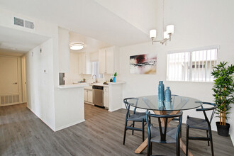 5760 Laurel Canyon Apartments in Valley Village, CA - Building Photo - Building Photo