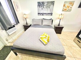 342 Van Buren St in Hollywood, FL - Building Photo