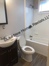 1804 James Ave, Unit 2 in Owosso, MI - Foto de edificio - Building Photo