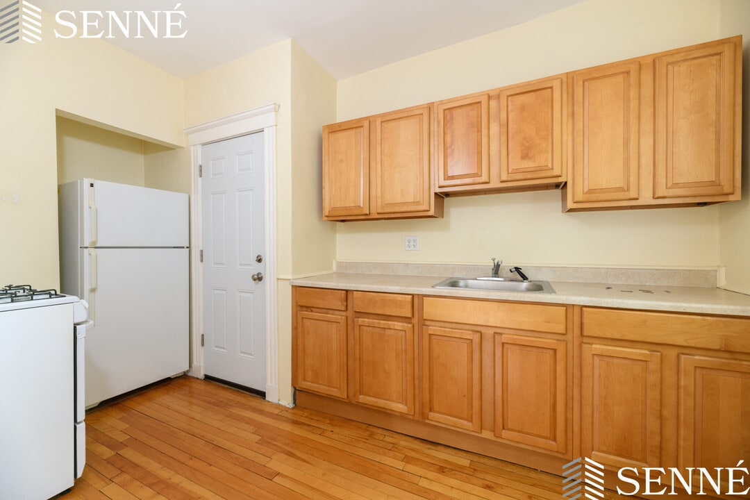6 Sherborn Ct in Medford, MA - Building Photo