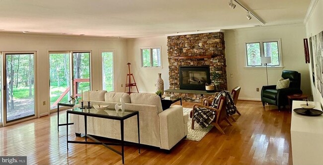 15679 Edgegrove Rd in Purcellville, VA - Building Photo - Building Photo