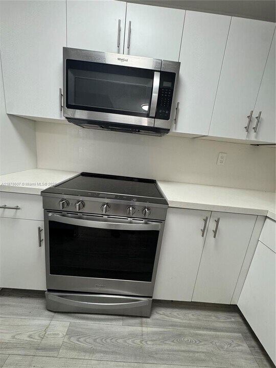 3720 N Pine Island Rd in Sunrise, FL - Building Photo