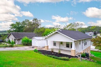 911 W Pine St in Rossville, GA - Building Photo - Building Photo