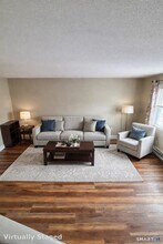 100-112 N Turnpike Rd in Wallingford, CT - Building Photo - Building Photo