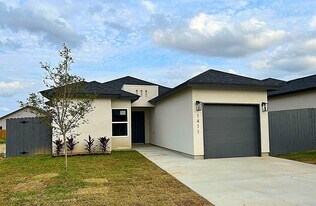 1411 Los Estribos Dr in Laredo, TX - Building Photo