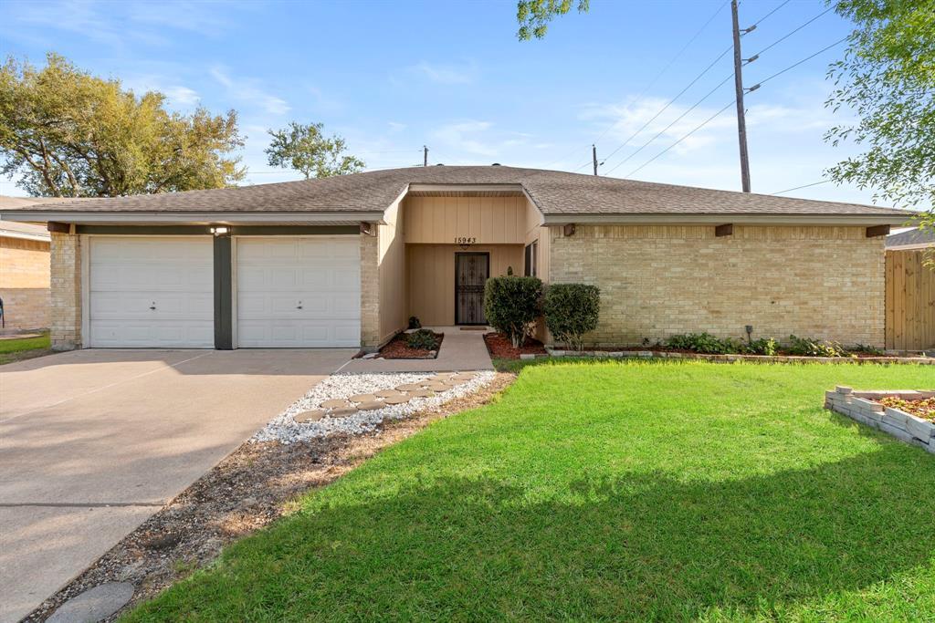 15943 Wingdale Dr in Houston, TX - Building Photo