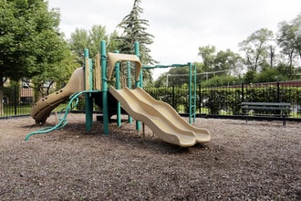 HOMESTEAD APARTMENTS in La Grange Park, IL - Foto de edificio - Building Photo