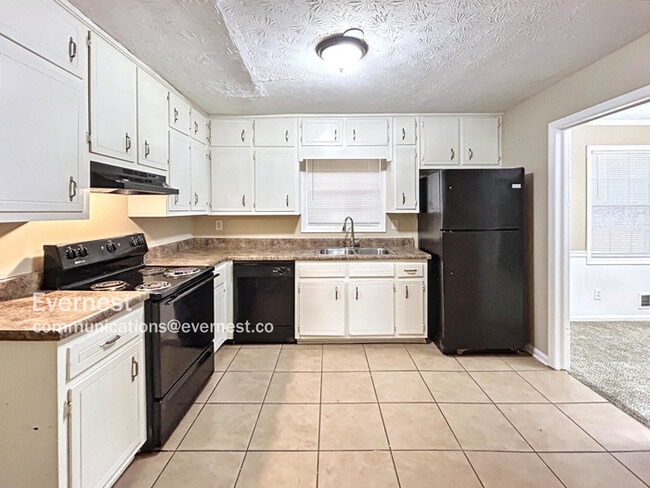 3780 Cedar Hurst Way in Atlanta, GA - Building Photo - Building Photo