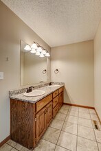 325 Turf Ln in Carl Junction, MO - Building Photo - Building Photo