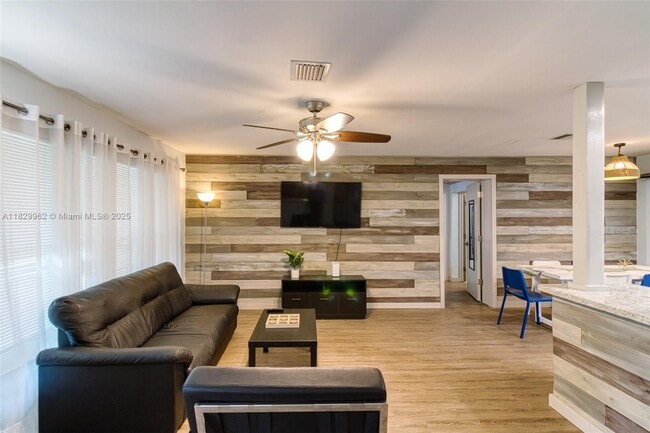 3039 Grant St in Hollywood, FL - Building Photo - Building Photo