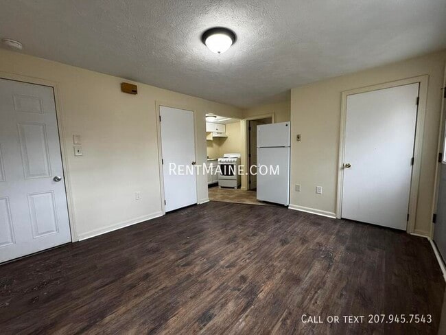 7 Gilchrest St in Thomaston, ME - Foto de edificio - Building Photo