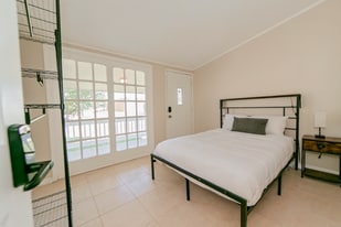 2426 S Maple Ave in Sanford, FL - Building Photo