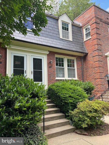property at 1415 S Barton St