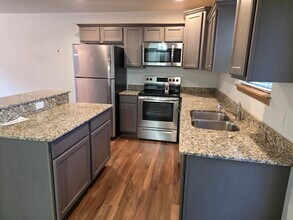 268 S Rolling Woods Way in Fayetteville, AR - Building Photo - Building Photo