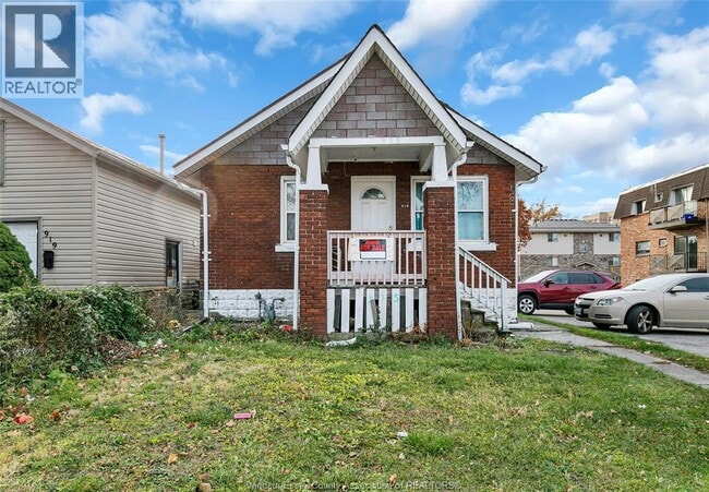 property at 915 Josephine Ave