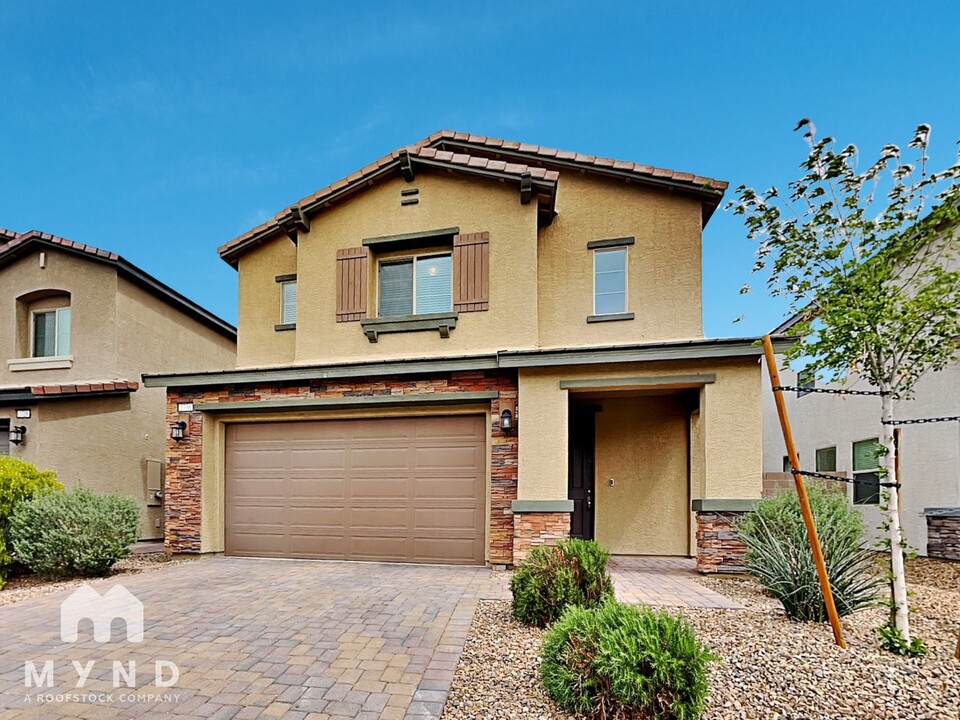2736 Lindsey Spgs St in Las Vegas, NV - Foto de edificio