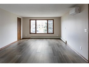 201 W 2nd St in Waconia, MN - Building Photo - Building Photo