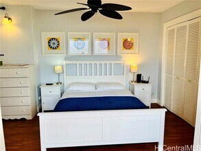 2415 Ala Wai Blvd in Honolulu, HI - Building Photo - Building Photo