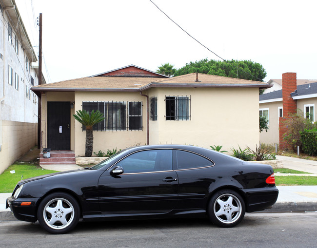 13103 Kornblum Ave in Hawthorne, CA - Foto de edificio - Building Photo