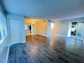 185 Wimbledon Lakes Dr in Plantation, FL - Foto de edificio - Building Photo