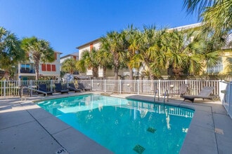 487 E 1st Ave in Gulf Shores, AL - Building Photo - Building Photo