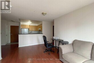 23 Lorraine Dr in Toronto, ON - Building Photo - Building Photo