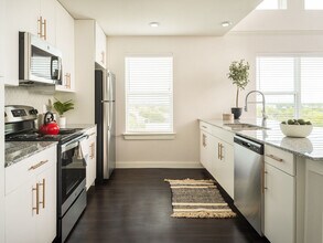 Vi Collina in Austin, TX - Building Photo - Building Photo