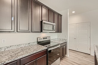 17911 E 103rd Ave in Commerce City, CO - Foto de edificio - Building Photo