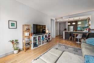 21-45-45 44th Dr in Queens, NY - Building Photo