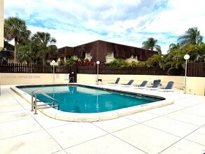 13710 SW 90th Ave in Miami, FL - Building Photo - Building Photo