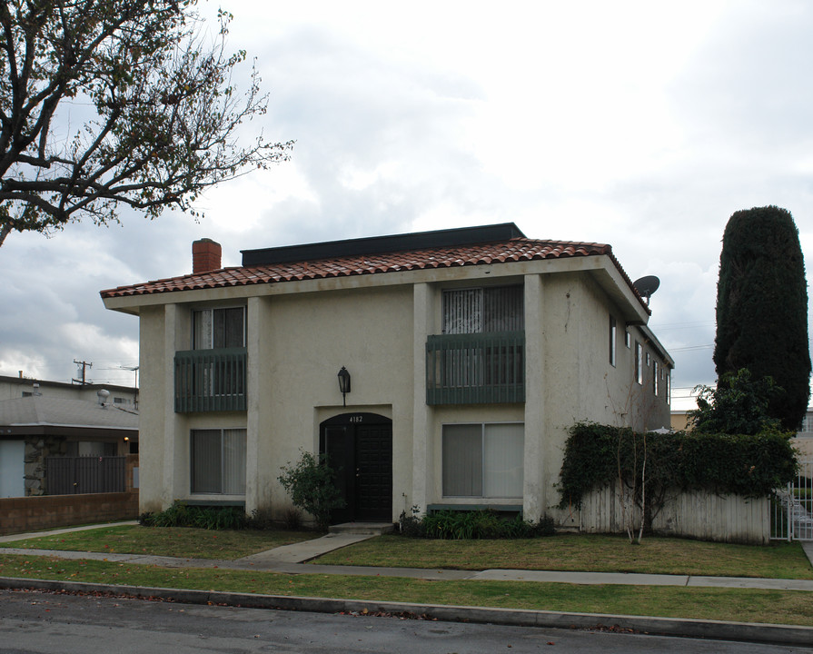 4182 Howard Ave in Los Alamitos, CA - Foto de edificio