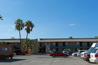 Casa de Caro Apartments in Tucson, AZ - Building Photo - Building Photo