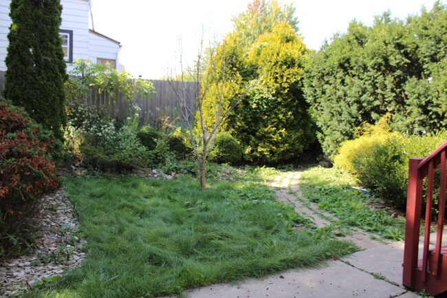 2621 S Howell Ave, Unit 2621 in Milwaukee, WI - Foto de edificio - Building Photo