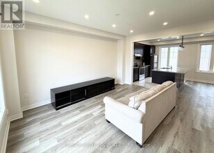 14 Primo Rd in Brampton, ON - Building Photo - Building Photo